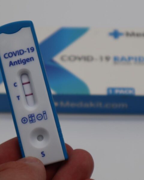 Huizen en bankrekeningen in beslag genomen van bedrijf beschuldigd van fraude met Covid-19-tests