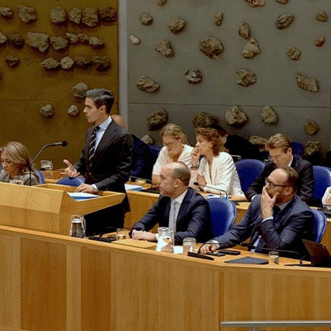 Jetten blijft aandringen op brede steun voor begroting; nodigt oppositie opnieuw uit voor gesprek