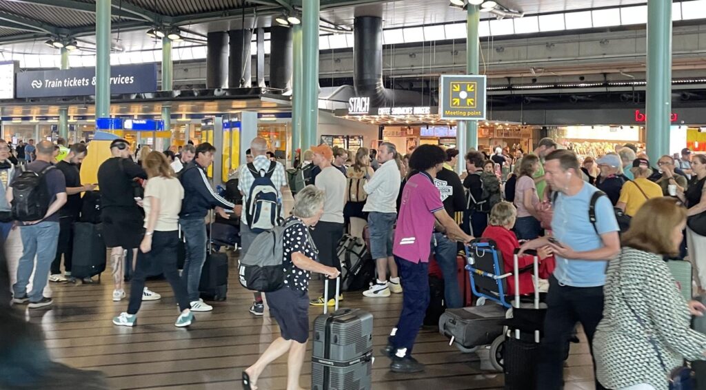 Kabinet bereid om Schiphol-vluchten met 4 procent te verminderen, nachtvluchten met 10 procent