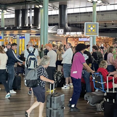 Kabinet bereid om Schiphol-vluchten met 4 procent te verminderen, nachtvluchten met 10 procent
