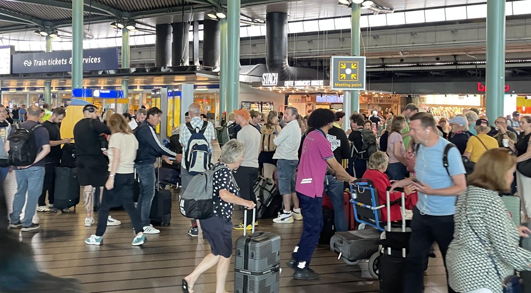 Kabinet bereid om Schiphol-vluchten met 4 procent te verminderen, nachtvluchten met 10 procent