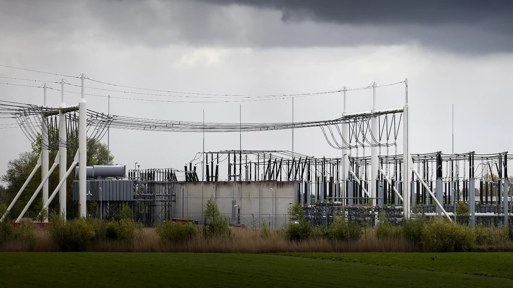 Kabinet verkort juridische procedures voor stroomnetuitbreiding, hoogste rechter behandelt bezwaar direct