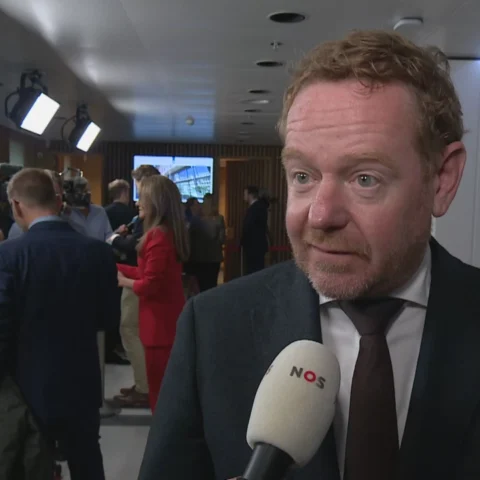 Kamer steunt debatverzoek van JA21 over onjuiste informatie aangiftes Van Weel