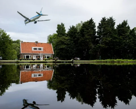 Kamer steunt nieuw luchtvaartbesluit met nieuwe regels na 18 jaar, oppositie wijst op juridisch onzekere weg