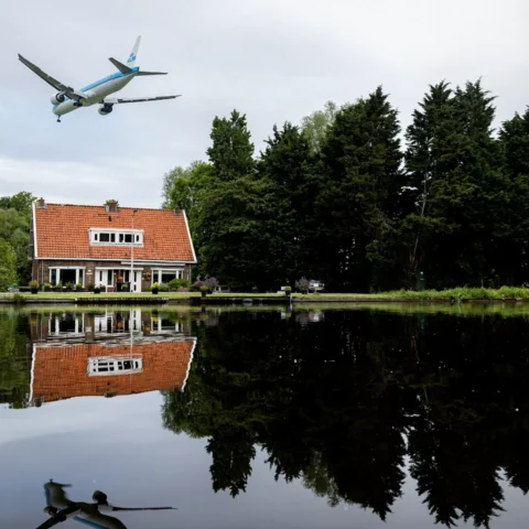 Kamer steunt nieuw luchtvaartbesluit met nieuwe regels na 18 jaar, oppositie wijst op juridisch onzekere weg
