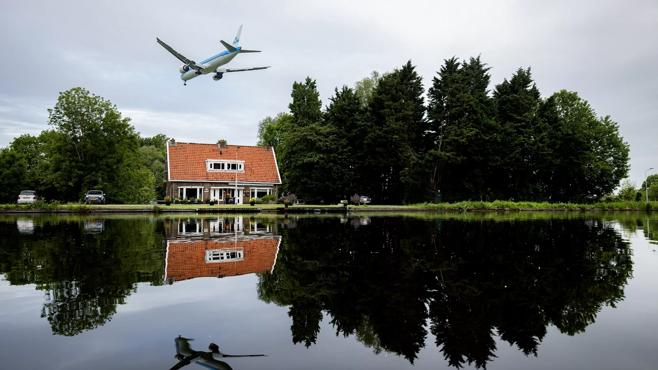 Kamer steunt nieuw luchtvaartbesluit met nieuwe regels na 18 jaar, oppositie wijst op juridisch onzekere weg