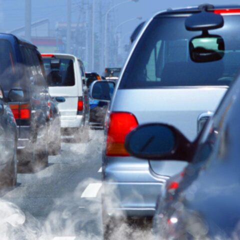 Kleine daling van verkeersemissies door stijging aantal elektrische auto's op Nederlandse wegen