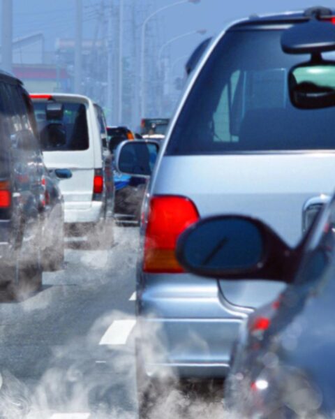 Kleine daling van verkeersemissies door stijging aantal elektrische auto's op Nederlandse wegen