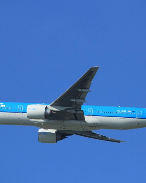 KLM compenseert passagiers niet na explosie powerbank ex-CEO tijdens vlucht