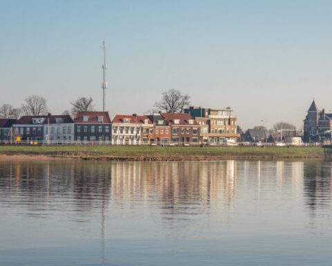 Lage waterstanden leiden voor het eerst tot eenrichtingsverkeersbeperkingen op de IJssel