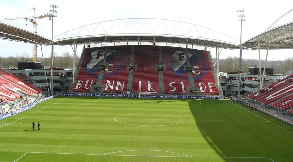 Match van FC Utrecht geschorst door fans; Telstar-keeper breekt record met twee goals