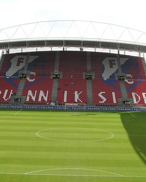 Match van FC Utrecht geschorst door fans; Telstar-keeper breekt record met twee goals