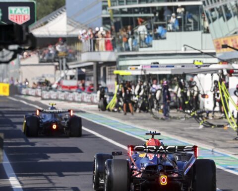 Max Verstappen eindigt als derde in Italiaanse Grand Prix; Mercedes-coureurs nemen de eerste twee plaatsen in