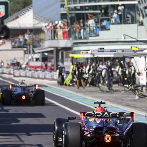 Max Verstappen eindigt als derde in Italiaanse Grand Prix; Mercedes-coureurs nemen de eerste twee plaatsen in
