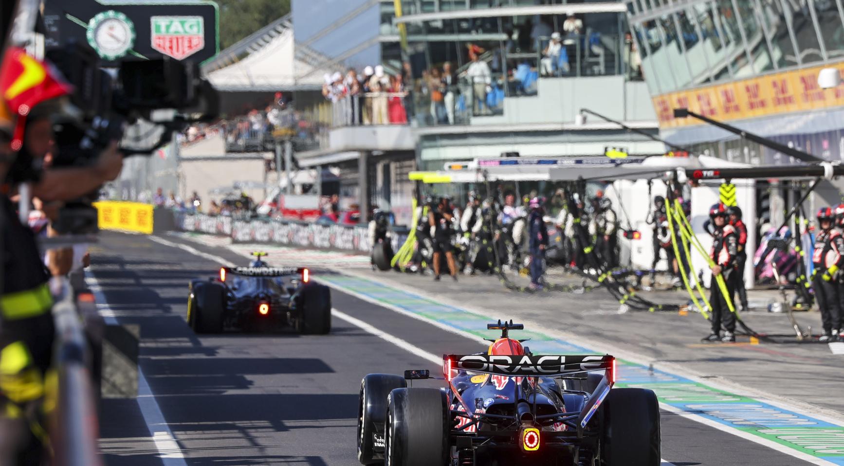 Max Verstappen eindigt als derde in Italiaanse Grand Prix; Mercedes-coureurs nemen de eerste twee plaatsen in