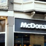 McDonald's moet uiterlijk 5 januari stoppen met verstrekken van plastic bekers aan bezoekers