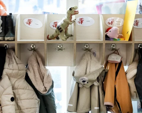 Mensen met lage inkomens betalen meer voor kinderopvang in nieuw systeem