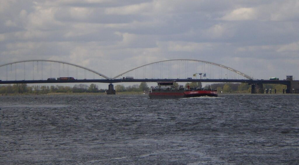Merwede brug op de A27 heropent na vroegtijdige afronding van gewichtsreductiewerkzaamheden