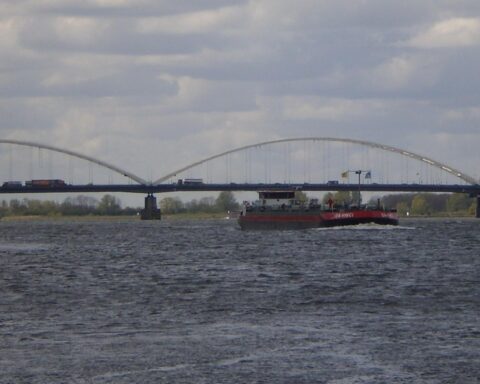 Merwede brug op de A27 heropent na vroegtijdige afronding van gewichtsreductiewerkzaamheden