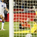 Mexx Meerdink scoort tweemaal terwijl Oranje Serbia verslaat met 2-1 bij Xavi's eerste zege