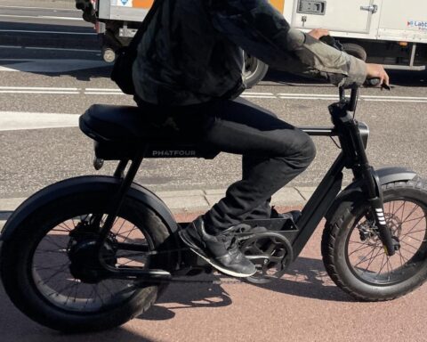 Nederlandse politie neemt negen apparaten in beslag waarmee fatbikes 80 km/u kunnen halen