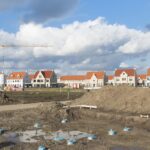 Nederlandse regering versnelt woningbouw op vijf nieuwe locaties zonder extra geld voor wegen