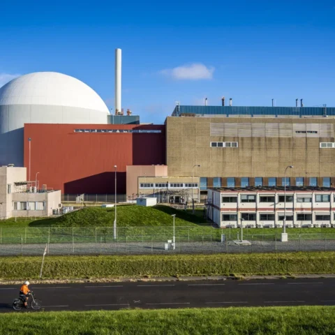Nederlandse staat koopt aandelen in Borssele voor verlenging operationele tijd kerncentrale