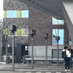 Normale spitsdrukte ondanks openbaar vervoerstaking; sloep vaart Amsterdams kinderen naar school