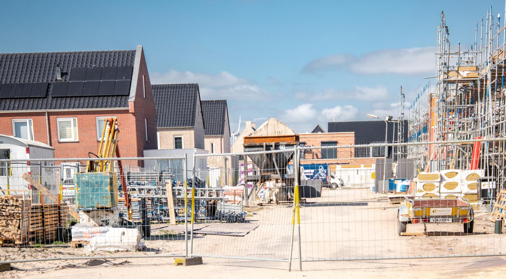 Ongeveer 1.300 bouwprojecten in Nederland staan stil door schorsing van inspecteur