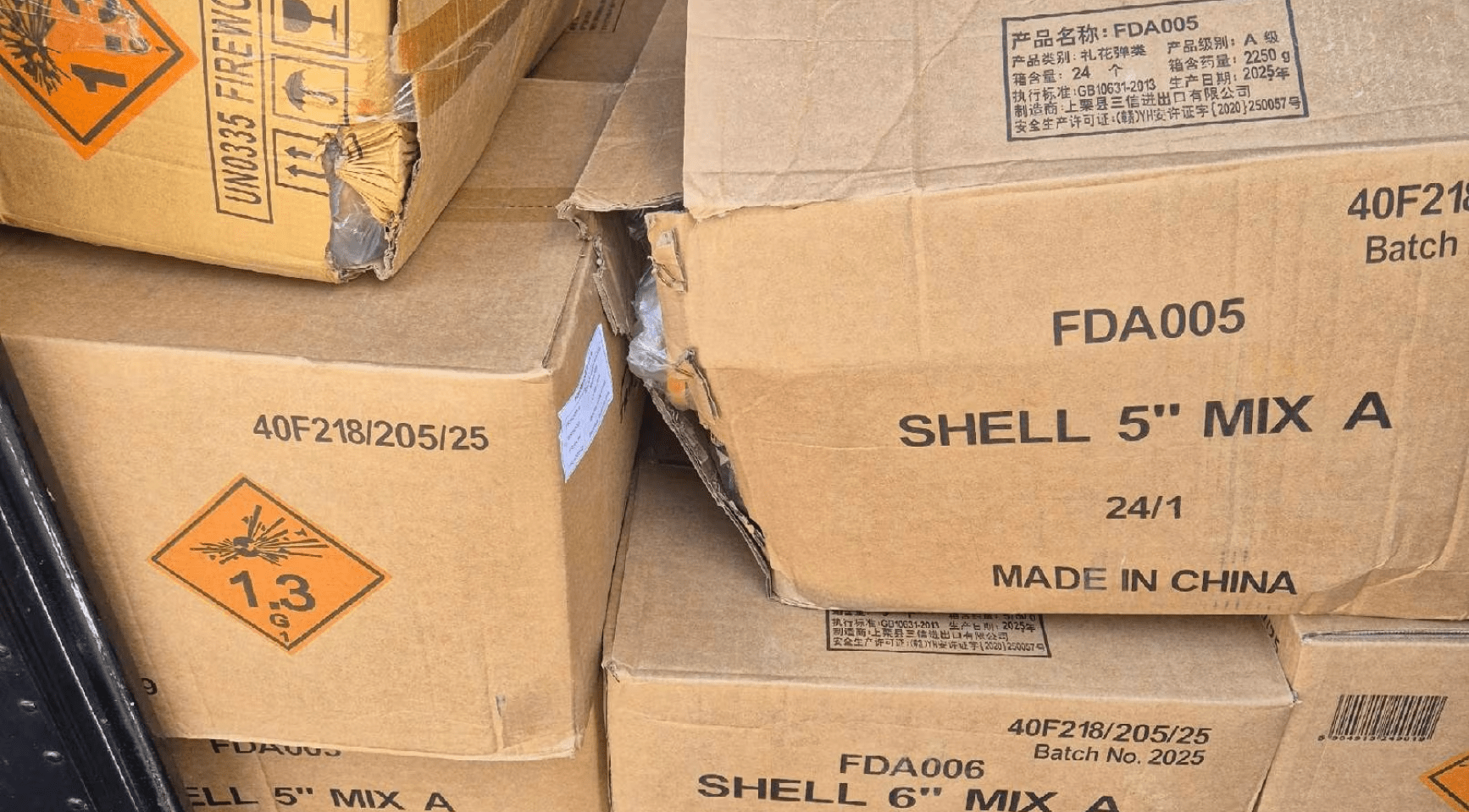 Politie in Arnhem, Heijen en Ulft ontdekt en confiscatie van 3.800 kg illegaal zwaar vuurwerk; 7 arrestaties
