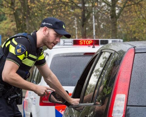 Politie verhoogt toezicht op grenzen met Duitsland en België na vuurwerkverbod