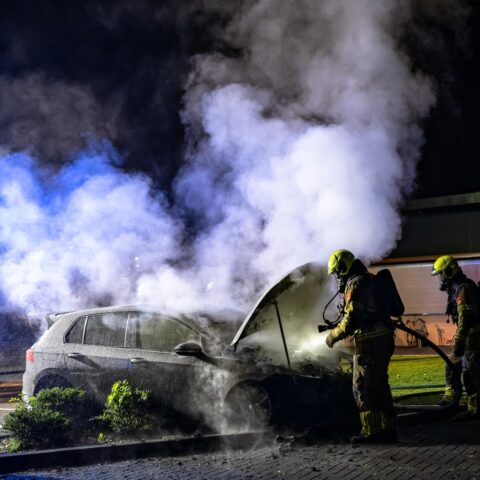 Politieachtervolging bereikt 250 km/u voor branderige crash bij McDonald’s in Udenhout