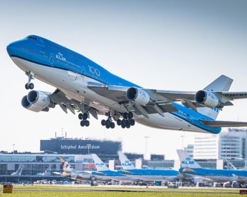Powerbank die vlam vat tijdens KLM-vlucht behoort toe aan ex-CEO Camiel Eurlings