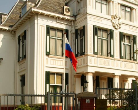 Russische ambassade in Den Haag verspreidt propaganda via ON! podcast