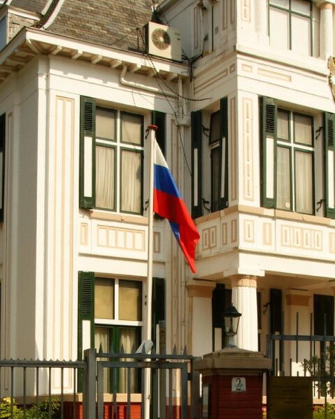 Russische ambassade in Den Haag verspreidt propaganda via ON! podcast