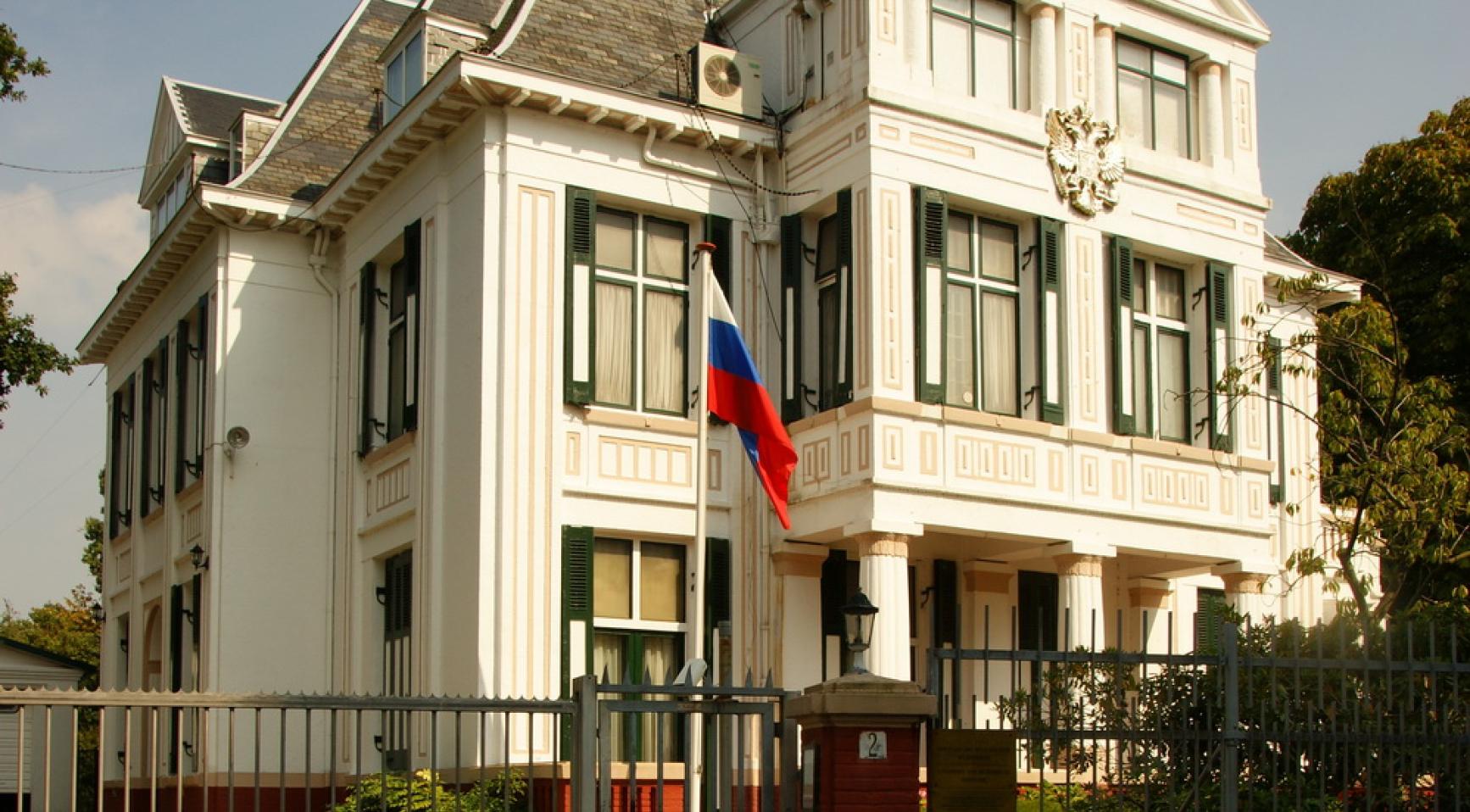 Russische ambassade in Den Haag verspreidt propaganda via ON! podcast