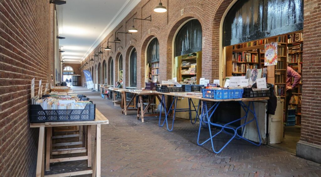 Techbedrijven kopen massaal tweedehands Nederlandse boeken voor training van AI