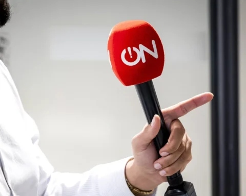 Toezichthouder overweegt om minister ON! uit omroepbestel te zetten na Hitler-video