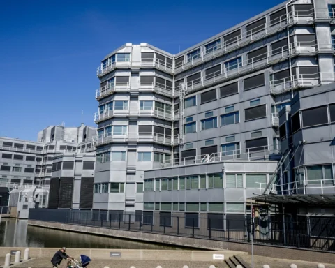Toezichthouder waarschuwt voor risico's van toenemend AI-gebruik door AIVD en MIVD