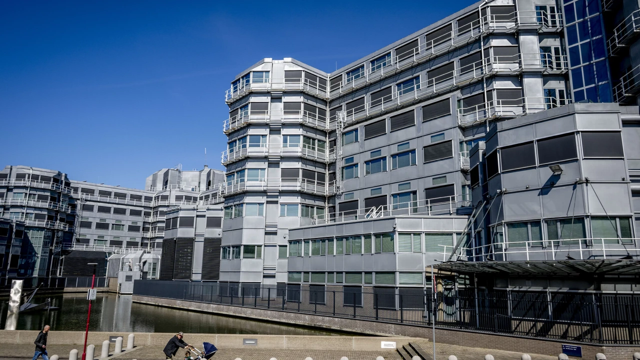 Toezichthouder waarschuwt voor risico's van toenemend AI-gebruik door AIVD en MIVD