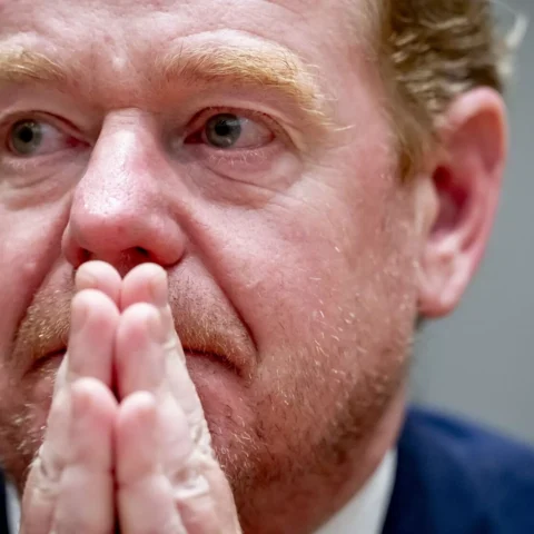 Van Weel erkent foute informatie aan Tweede Kamer over onbehandelde aangiften bij politie
