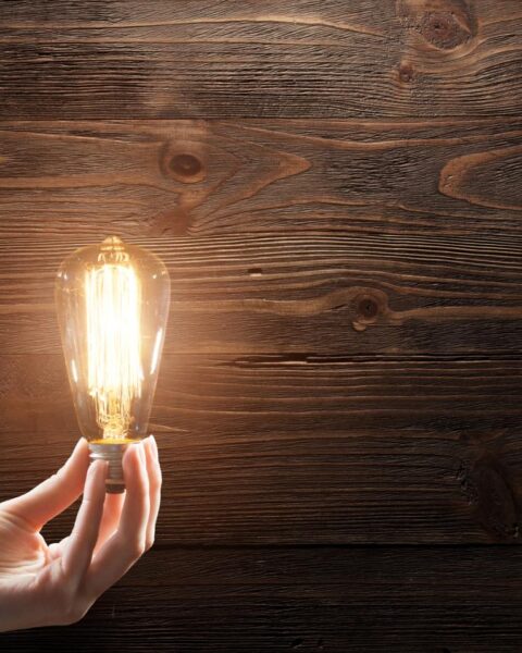 Verhuizen naar Nederland? Zo regel je elektriciteit en gas voor je nieuwe huis