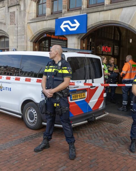 Video: vier treinstations ontruimd na ontdekking van verdachte pakketten; vier arrestaties tot nu toe