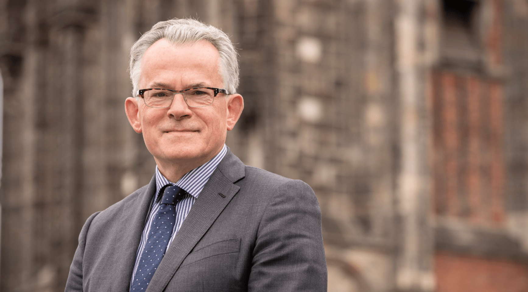 Voormalig burgemeester van Groningen aangesproken op onzedelijk gedrag tijdens het rijden, risico op boete van €250