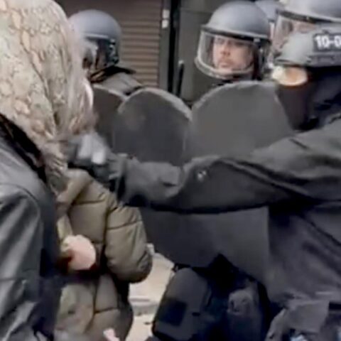 VVD pleit voor wettelijke verbod op gezichtsbedekkingen bij demonstraties; D66 verzet zich