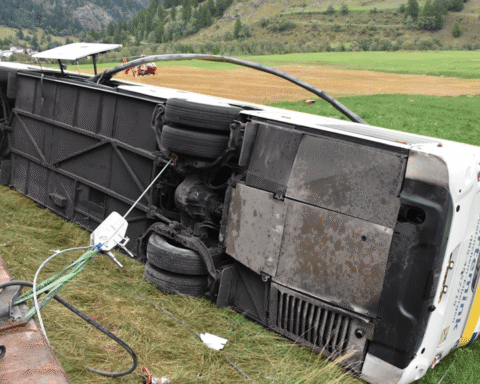 Zwitserse aanklagers onderzoeken Nederlandse buschauffeur na fatale crash met 5 doden