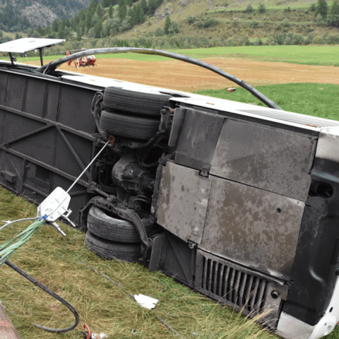 Zwitserse aanklagers onderzoeken Nederlandse buschauffeur na fatale crash met 5 doden