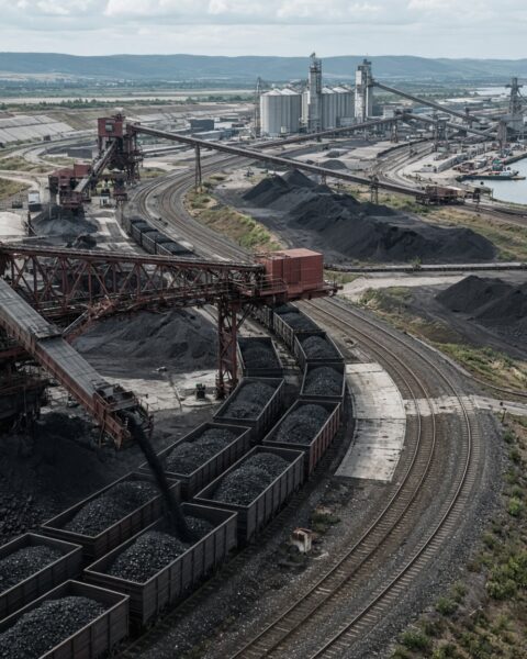 Russische verliessectoren nemen toe nu krediet, arbeid en handel duurder worden