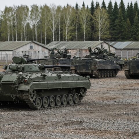 Rusland legt nieuwe zware wapens op korte afstand van Finland en de Baltische staten