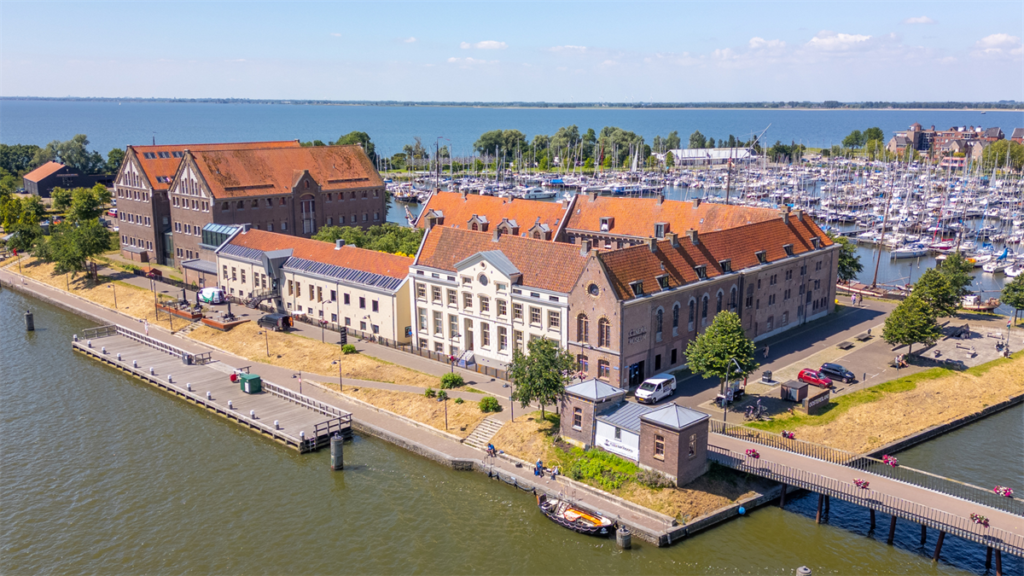 Hoorn positioneert zich als de 'Barcelona aan het Markermeer' met stadsstrand en sterke economie